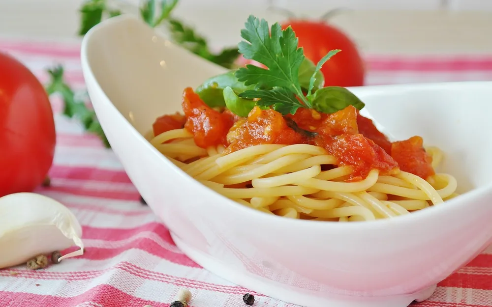 Fifteen-minute tomato pasta